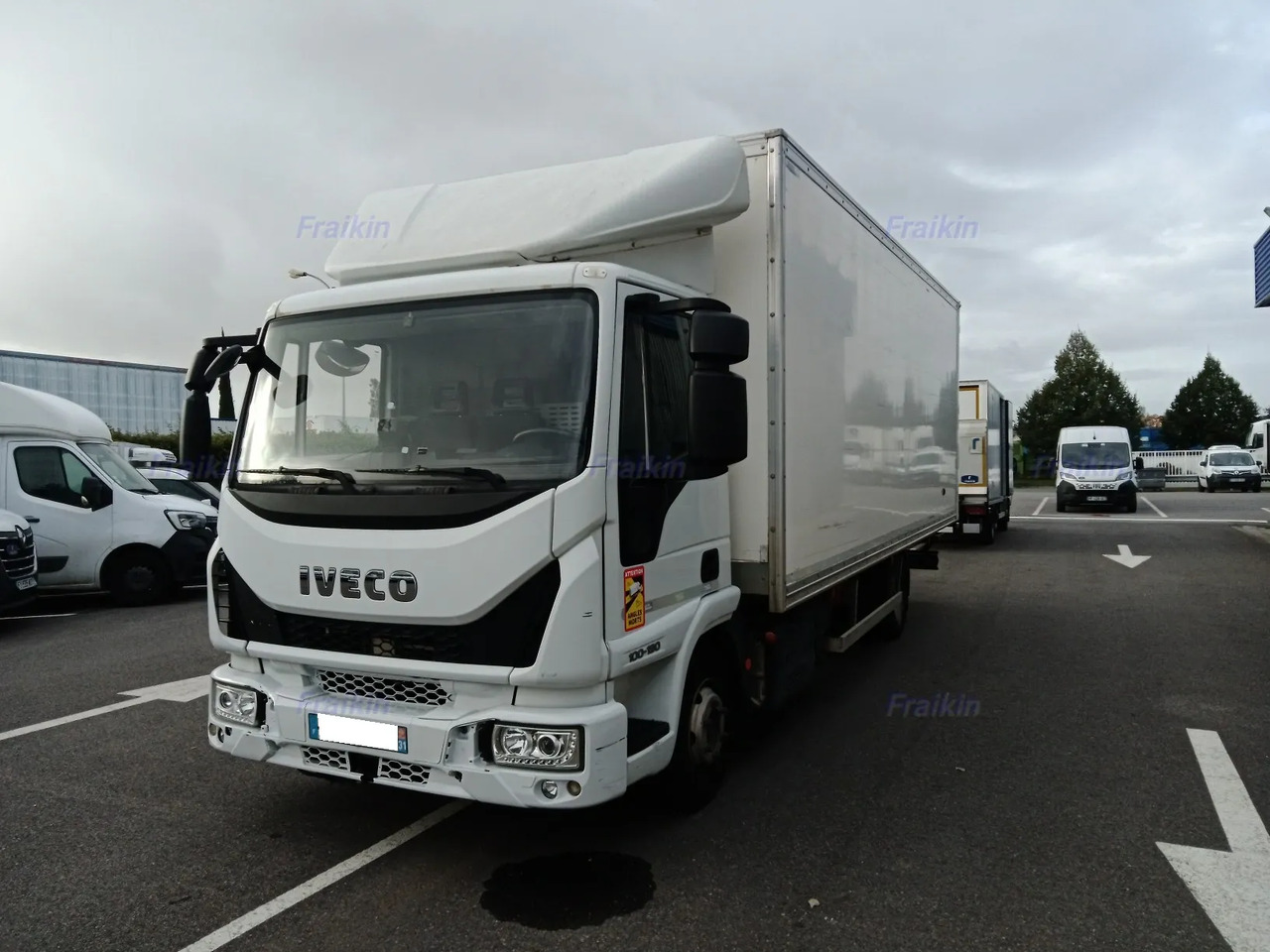 IVECO EUROCARGO 100E19P - 厢式卡车:图2 IVECO EUROCARGO 100E19P - 厢式卡车:图2