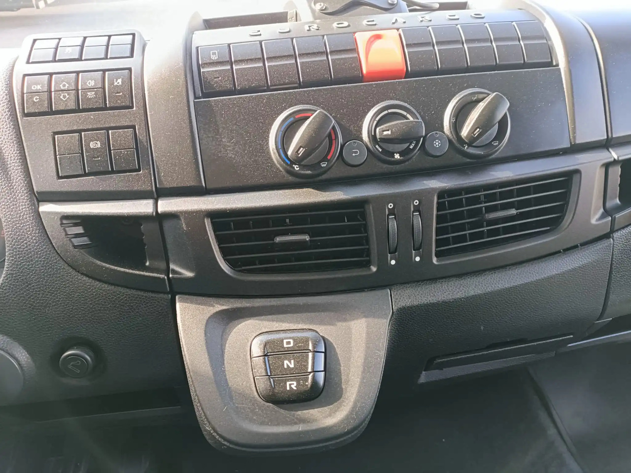 IVECO EUROCARGO 160E25P - 驾驶室底盘卡车:图3 IVECO EUROCARGO 160E25P - 驾驶室底盘卡车:图3