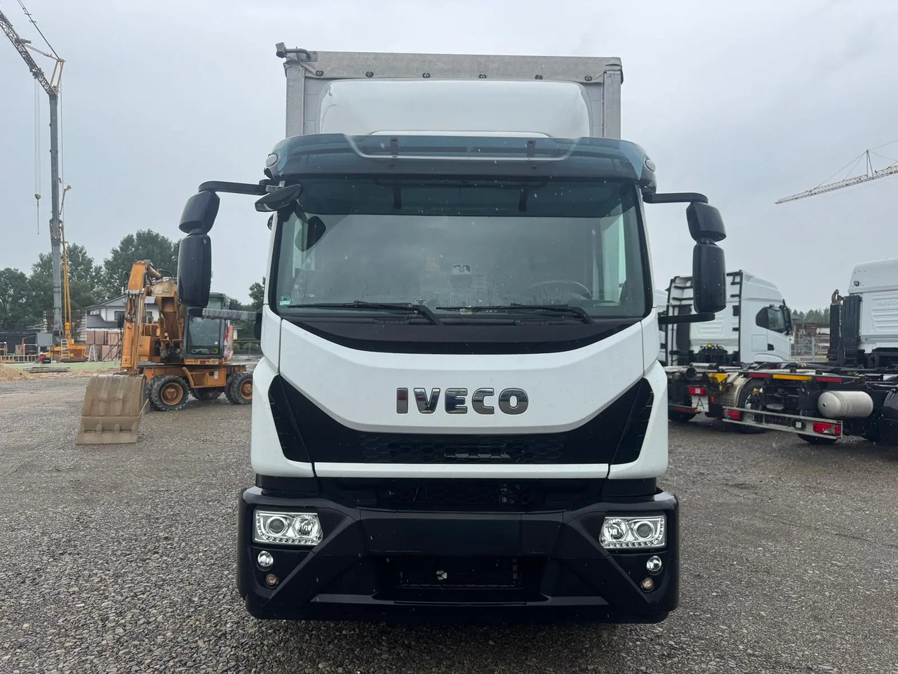 IVECO EUROCARGO 180E32P - 驾驶室底盘卡车:图1 IVECO EUROCARGO 180E32P - 驾驶室底盘卡车:图1