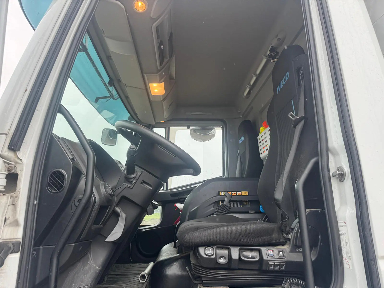 IVECO EUROCARGO 180E32P - 侧帘卡车:图3 IVECO EUROCARGO 180E32P - 侧帘卡车:图3