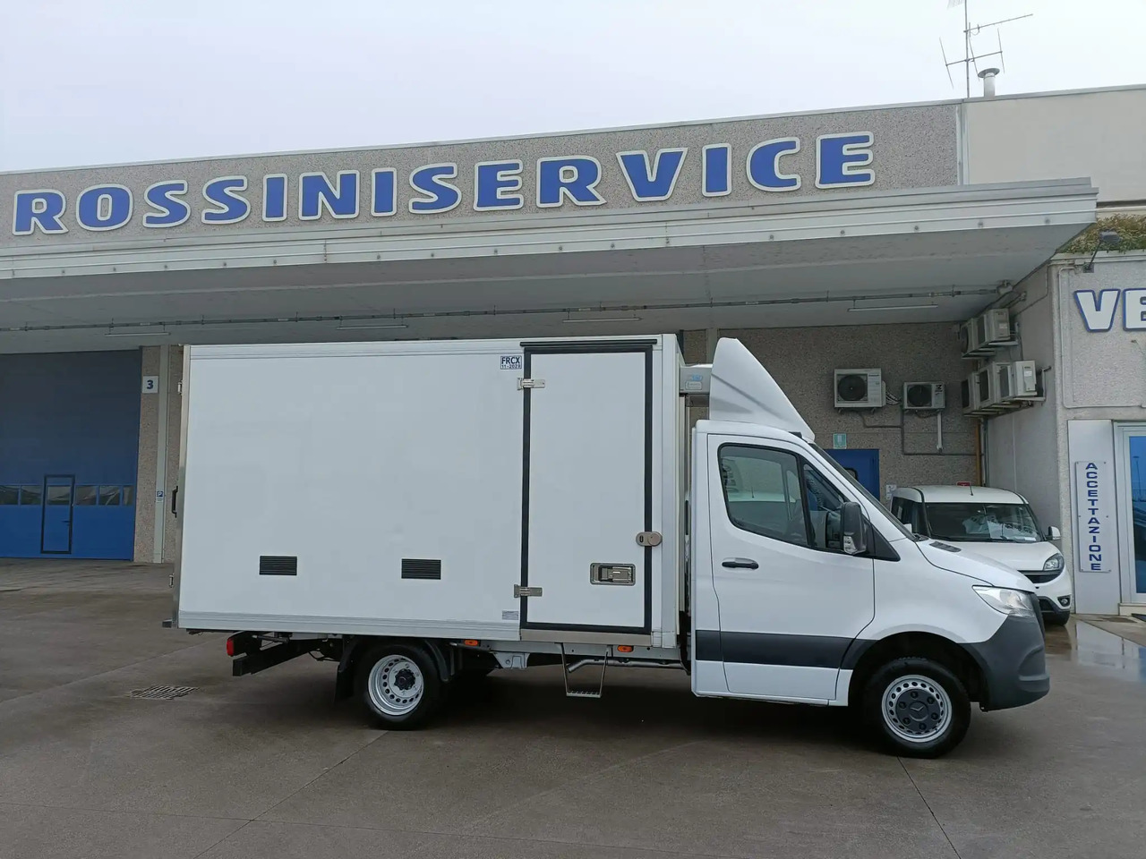 MERCEDES BENZ SPRINTER 415 150 CV - 冷藏货车:图2 MERCEDES BENZ SPRINTER 415 150 CV - 冷藏货车:图2