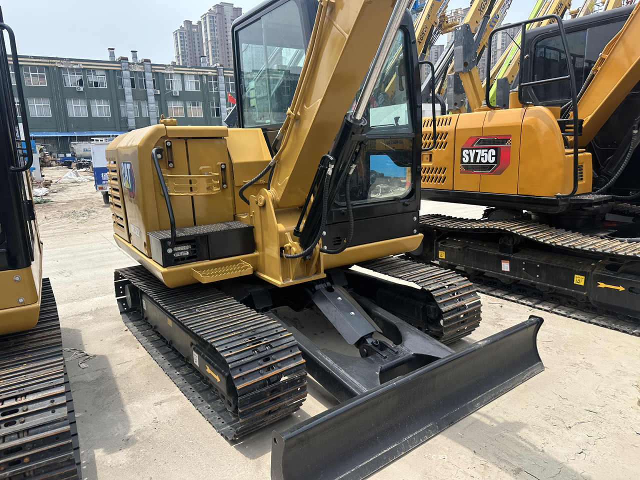 Caterpillar 305.5E - 小型挖掘机:图1 Caterpillar 305.5E - 小型挖掘机:图1