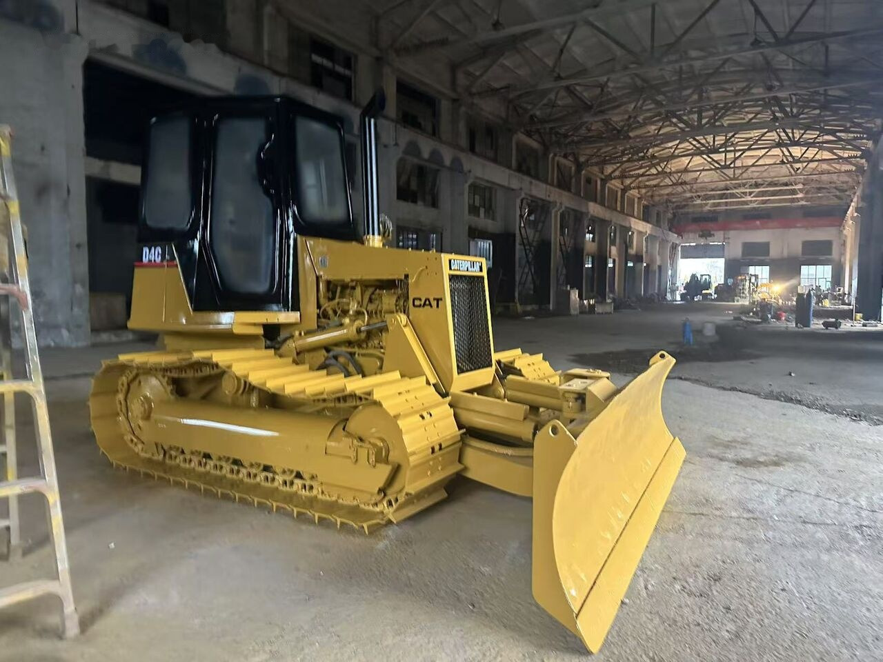 Caterpillar D4C - 推土机:图1 Caterpillar D4C - 推土机:图1