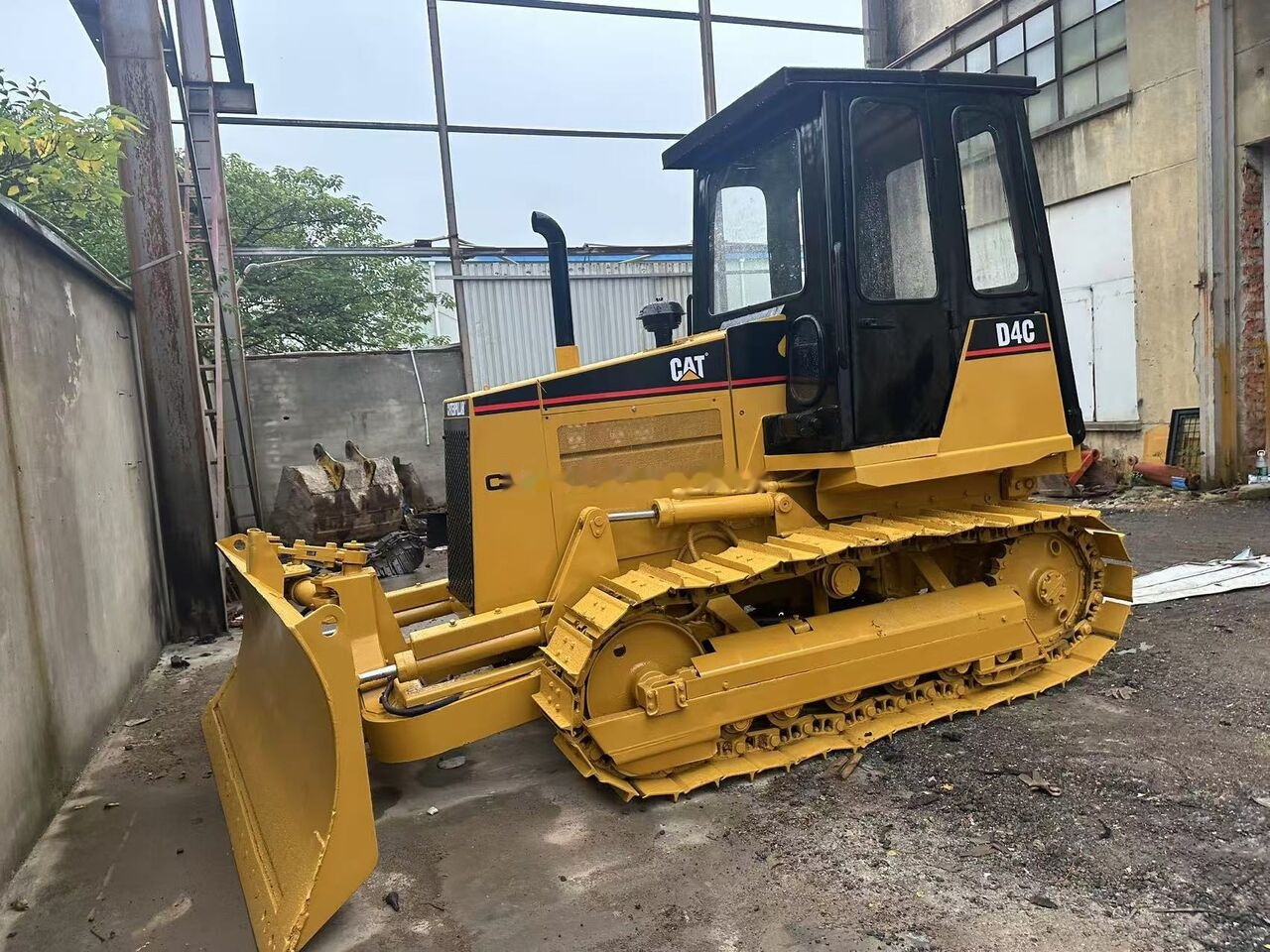 Caterpillar D4C - 推土机:图1 Caterpillar D4C - 推土机:图1