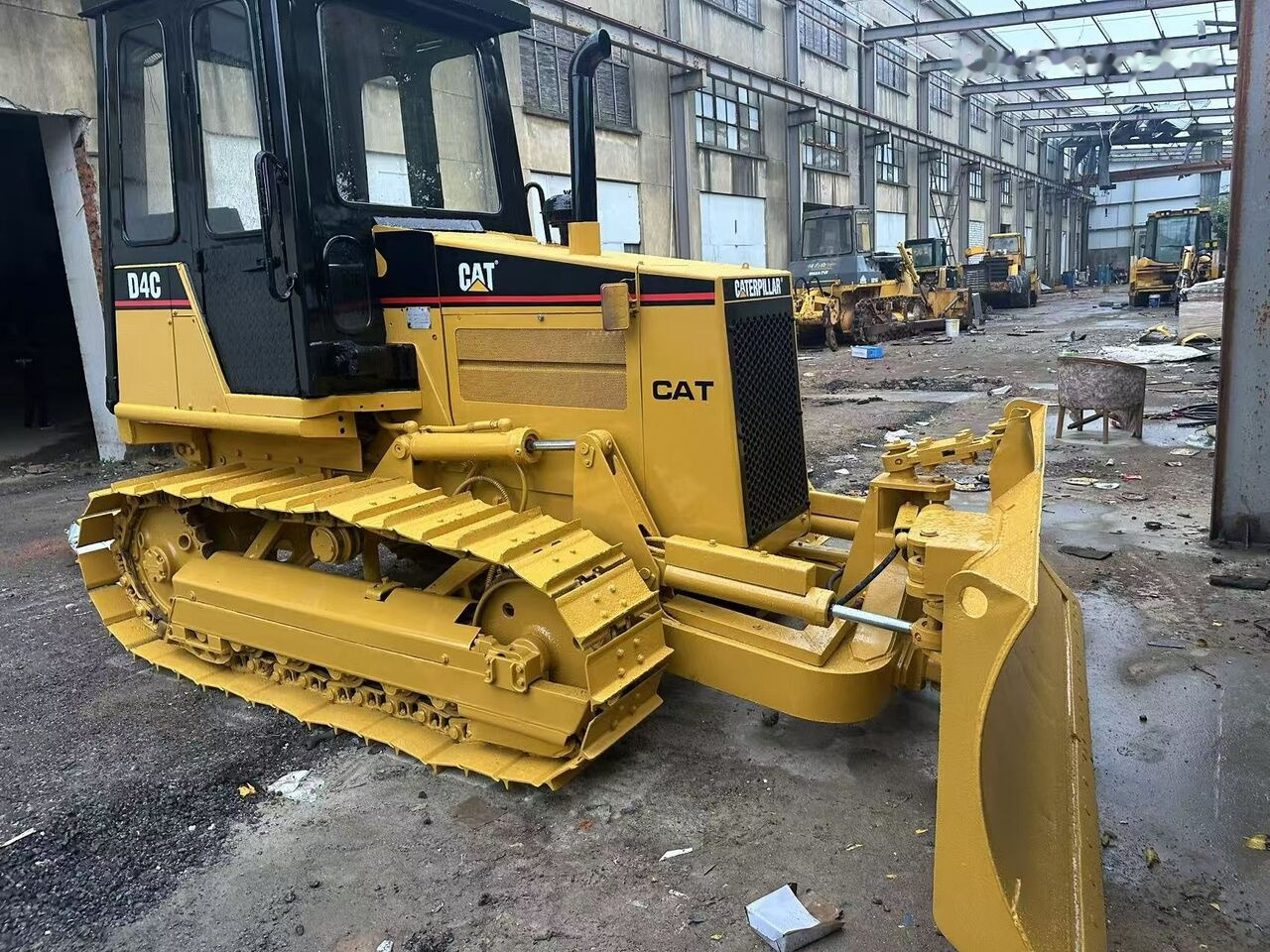 Caterpillar D4C - 推土机:图2 Caterpillar D4C - 推土机:图2