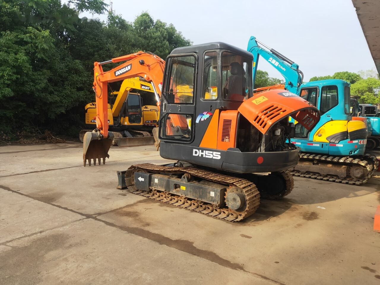 Doosan DH55 - 小型挖掘机:图2 Doosan DH55 - 小型挖掘机:图2