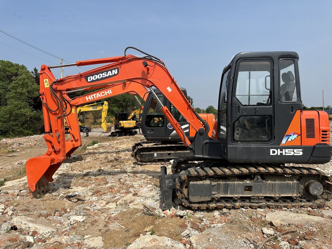 Doosan DH55 - 履带式挖掘机:图1 Doosan DH55 - 履带式挖掘机:图1