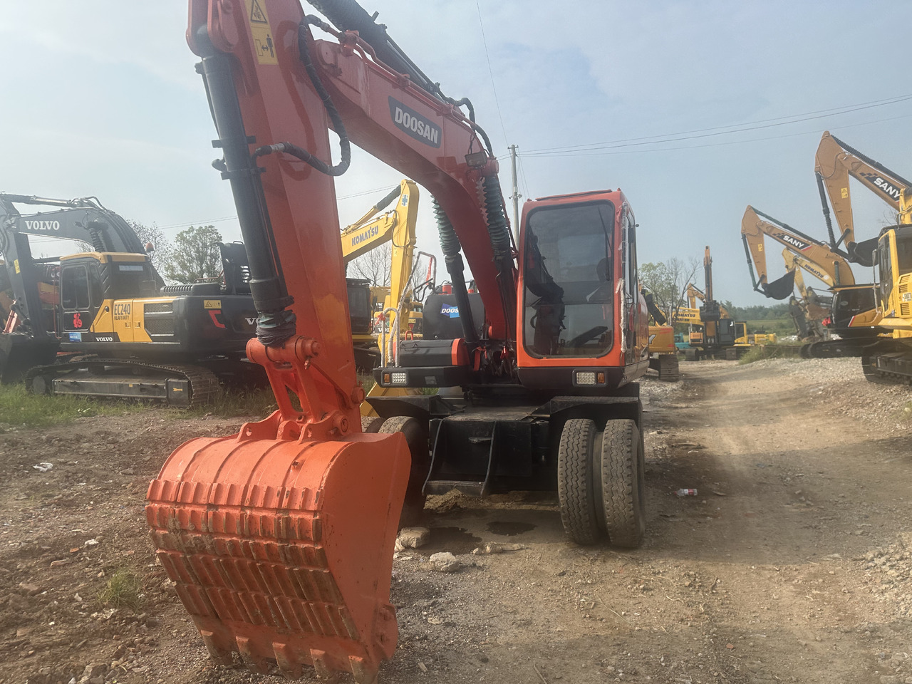 Doosan DX150W-9C - 轮式挖掘机:图5 Doosan DX150W-9C - 轮式挖掘机:图5