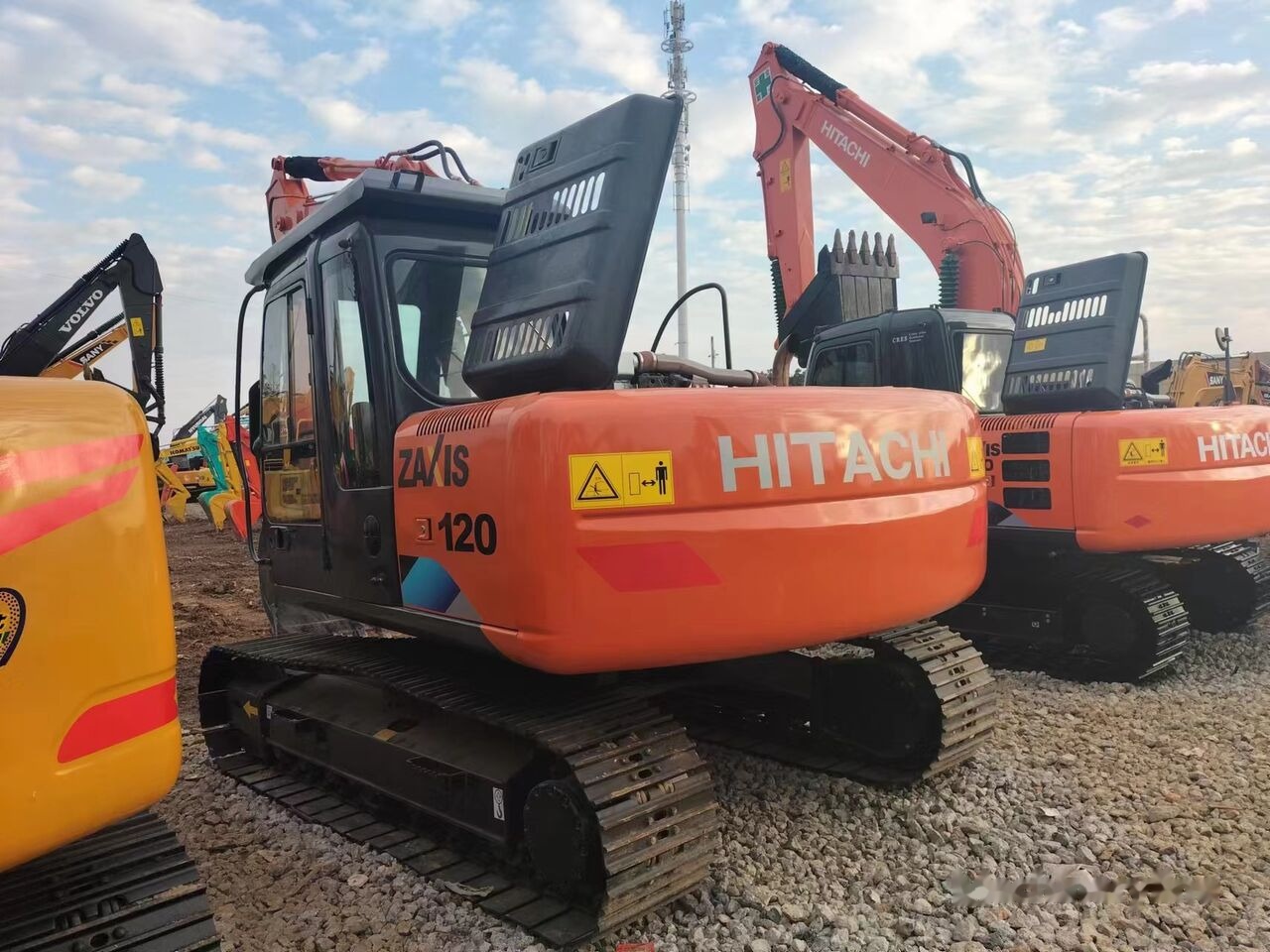 Hitachi ZX120 - 履带式挖掘机:图2 Hitachi ZX120 - 履带式挖掘机:图2