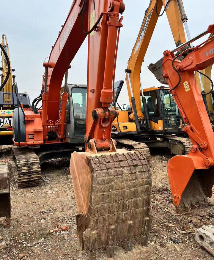 Hitachi ZX135 - 履带式挖掘机:图1 Hitachi ZX135 - 履带式挖掘机:图1