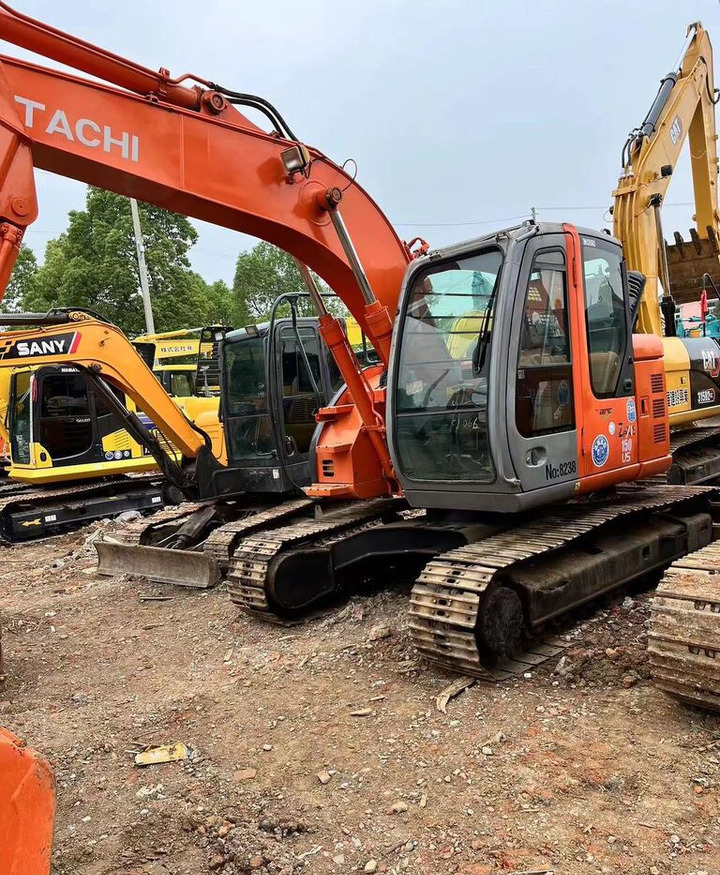 Hitachi ZX135 - 履带式挖掘机:图2 Hitachi ZX135 - 履带式挖掘机:图2