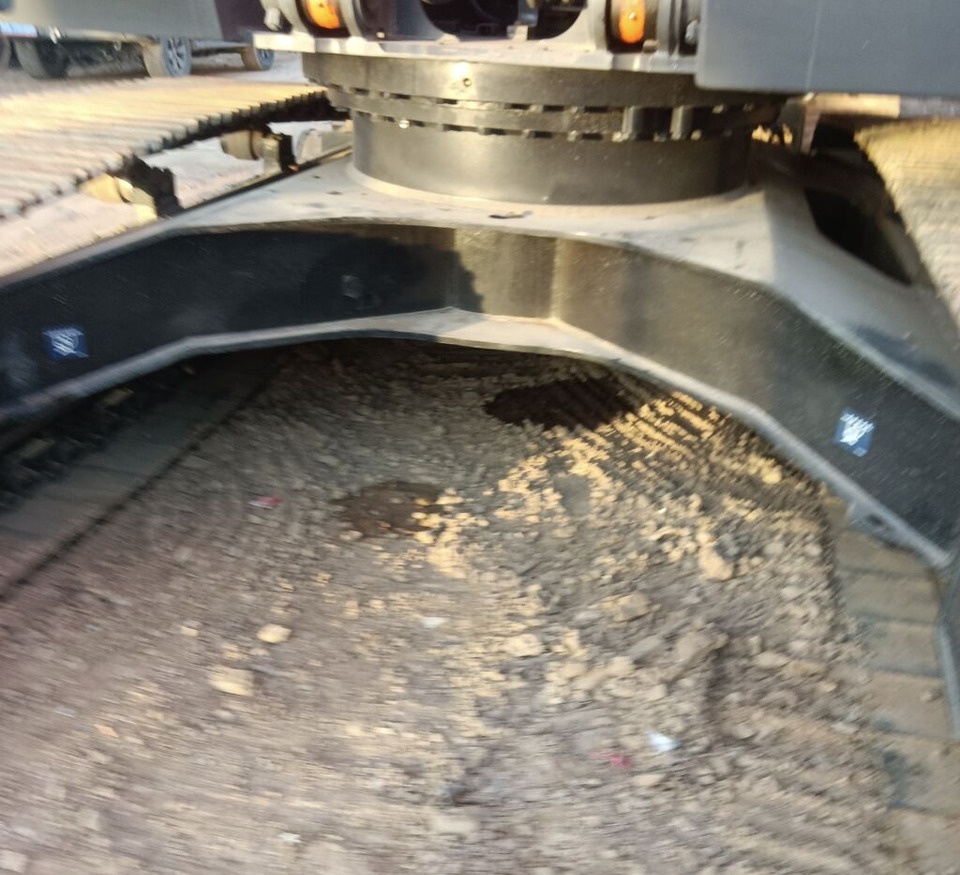 Hitachi ZX240 - 履带式挖掘机:图2 Hitachi ZX240 - 履带式挖掘机:图2