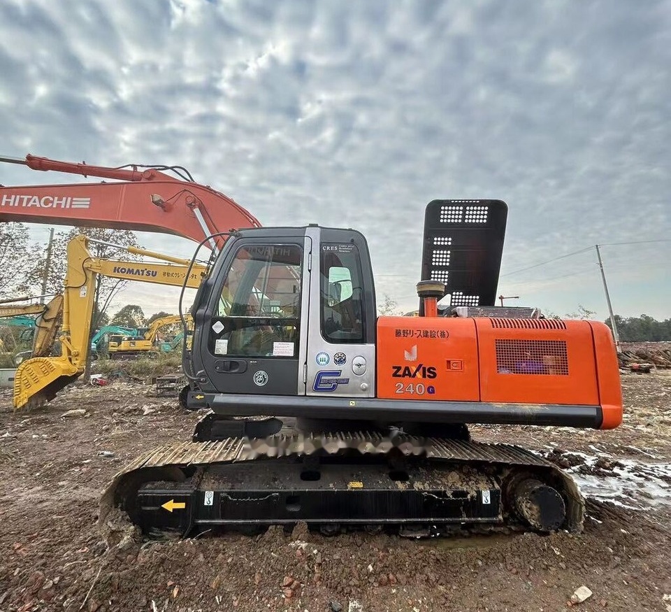 Hitachi ZX240 - 履带式挖掘机:图3 Hitachi ZX240 - 履带式挖掘机:图3