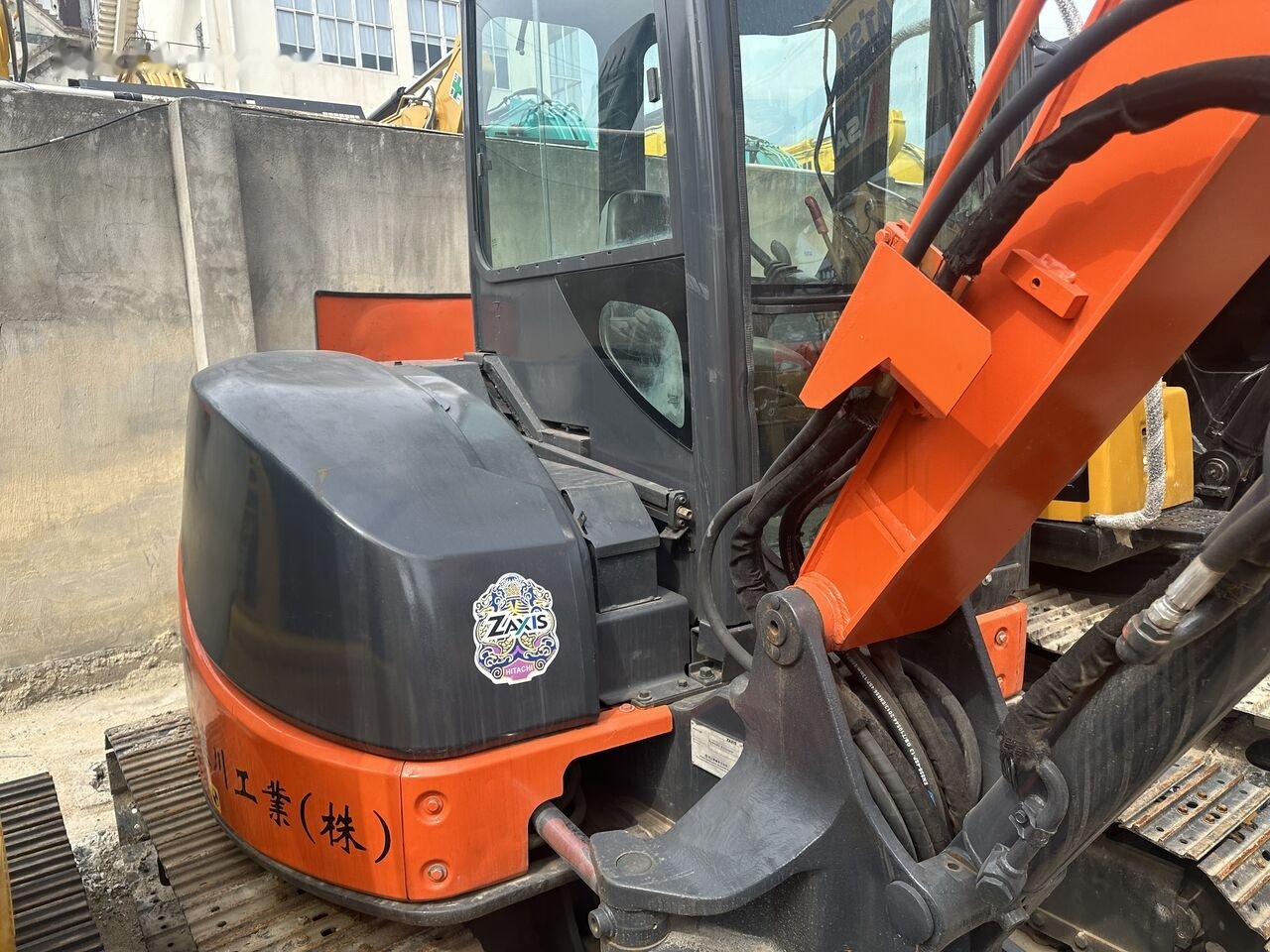 Hitachi ZX50U-2 - 小型挖掘机:图1 Hitachi ZX50U-2 - 小型挖掘机:图1