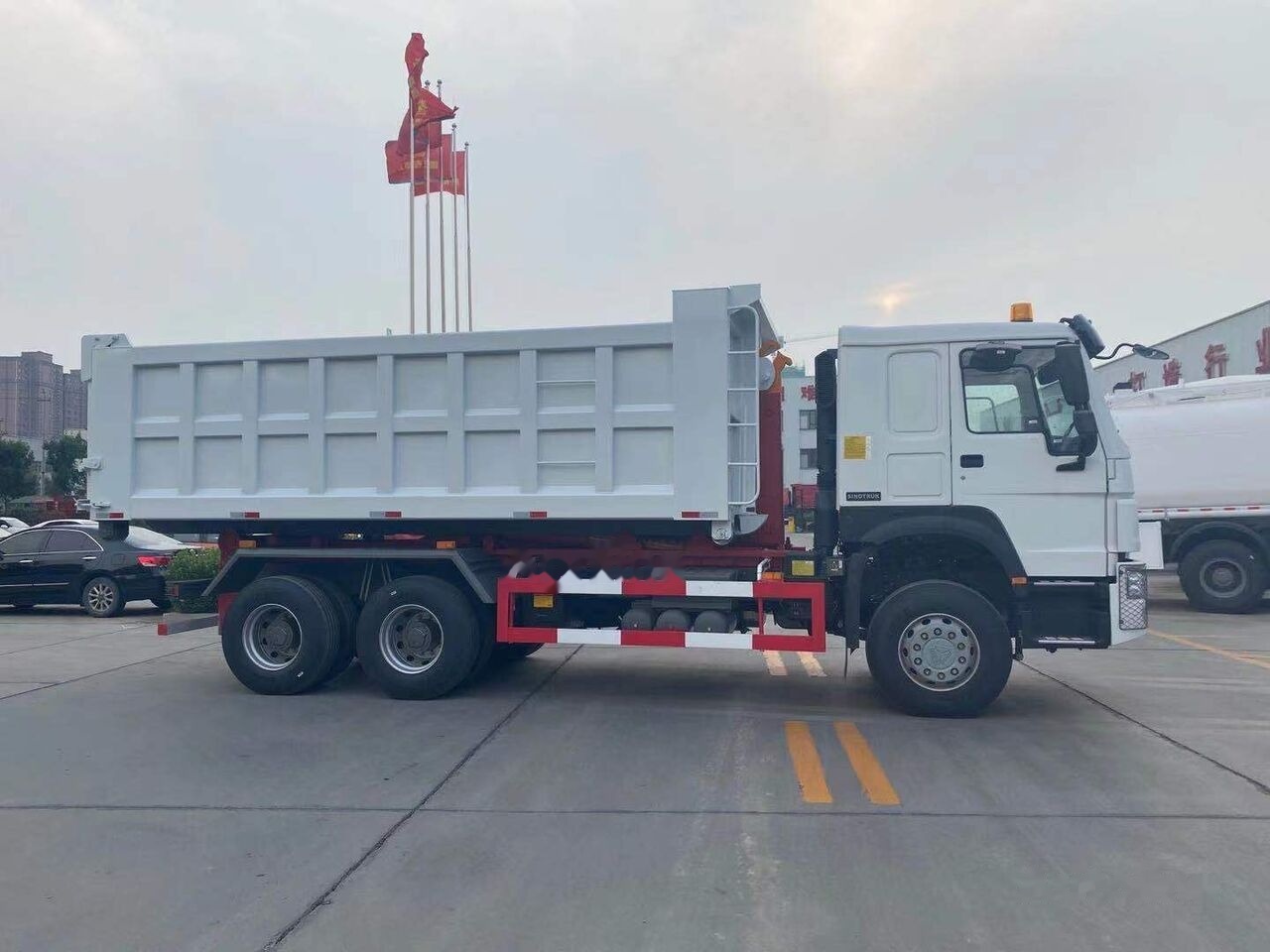 Howo 371 - 翻斗车:图2 Howo 371 - 翻斗车:图2