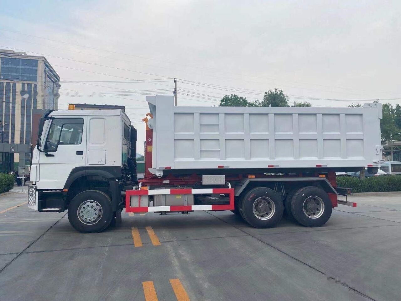 Howo 371 - 翻斗车:图1 Howo 371 - 翻斗车:图1