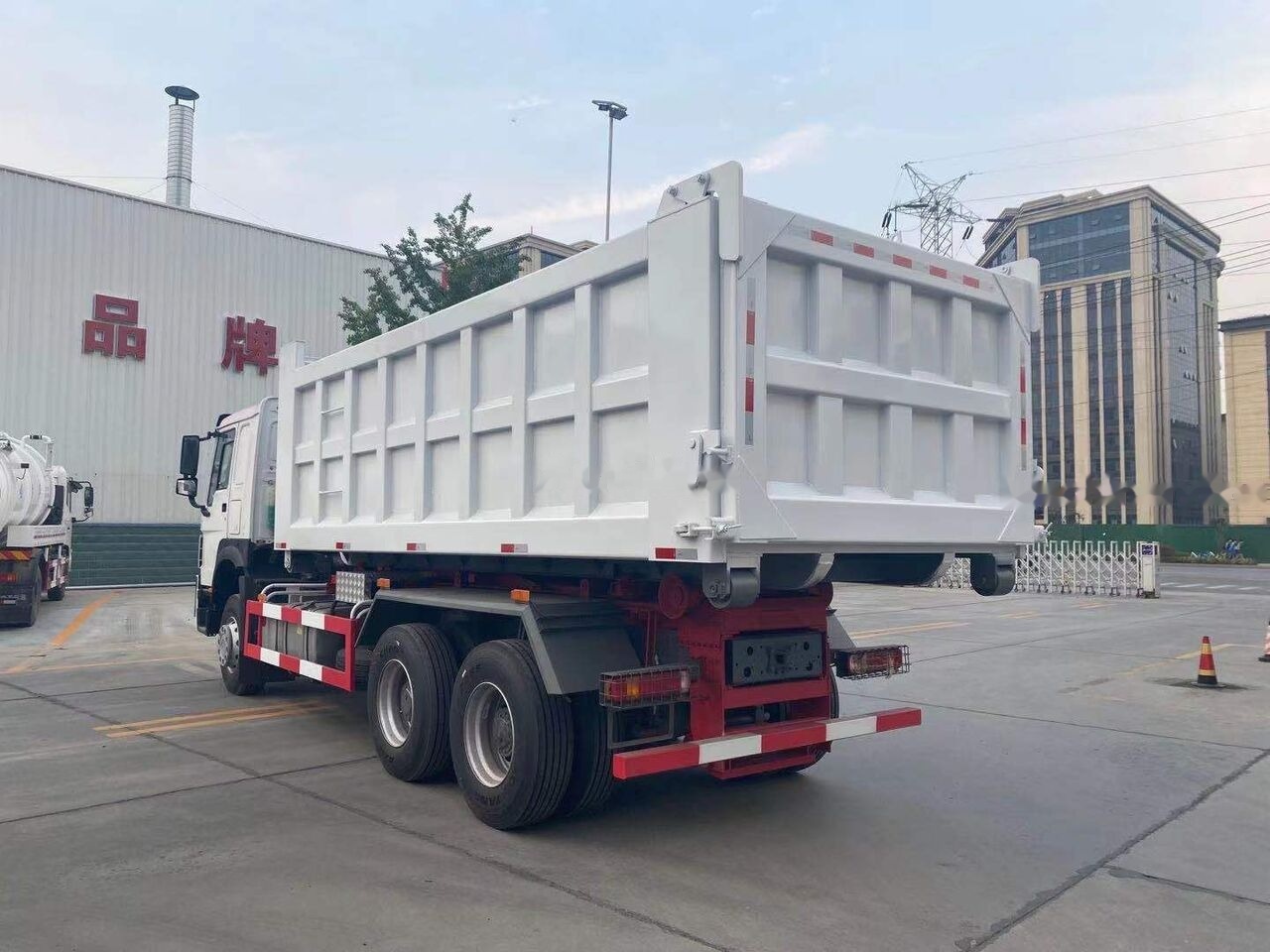 Howo 371 - 翻斗车:图4 Howo 371 - 翻斗车:图4