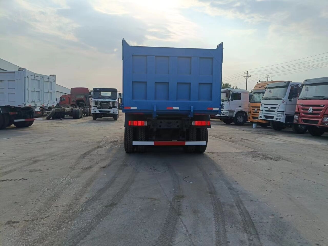 Howo New - 翻斗车:图2 Howo New - 翻斗车:图2