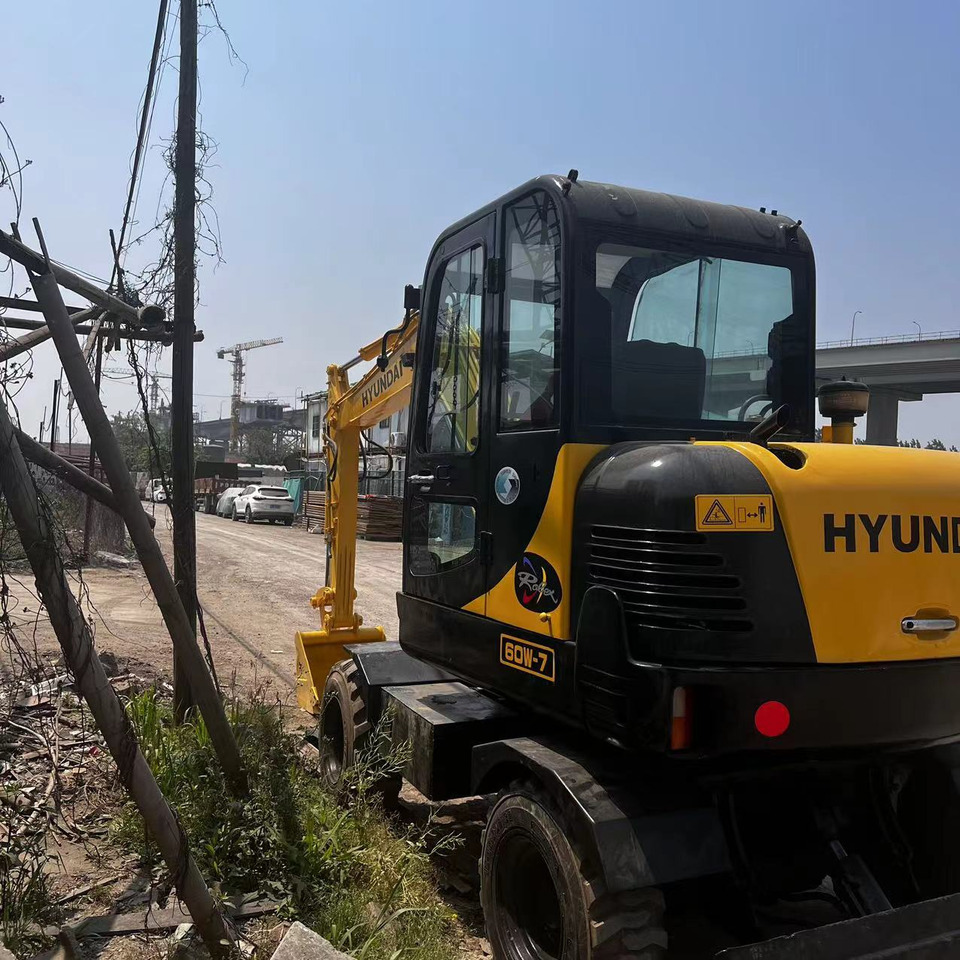 Hyundai R60W-7 - 轮式挖掘机:图1 Hyundai R60W-7 - 轮式挖掘机:图1