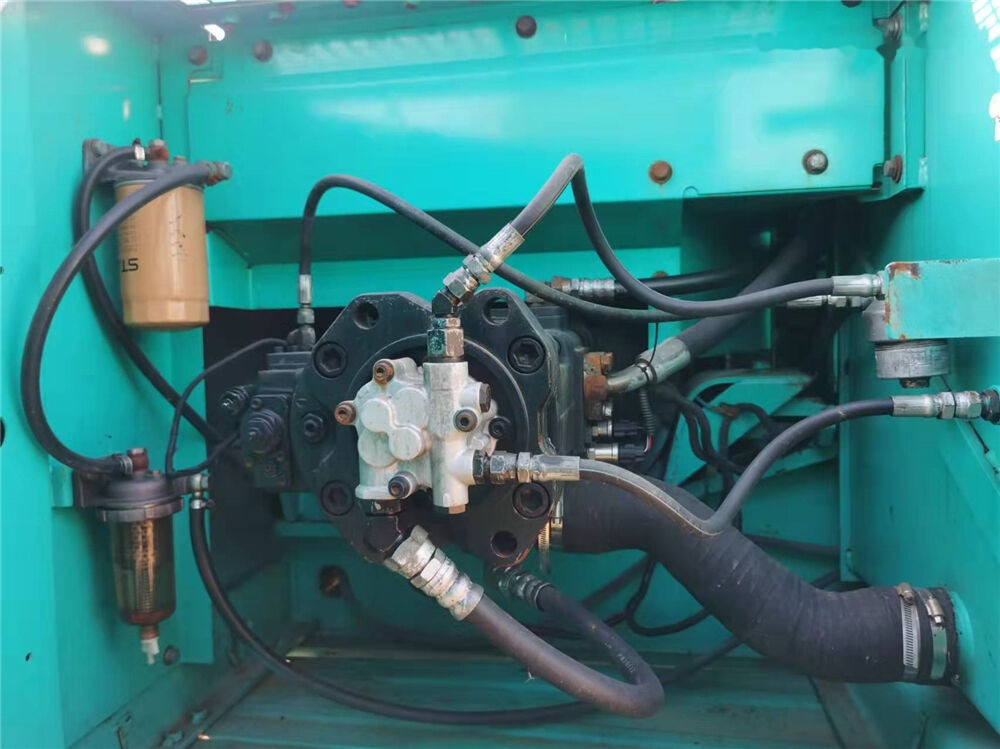 履带式挖掘机 Kobelco SK210LC:图8 履带式挖掘机 Kobelco SK210LC:图8