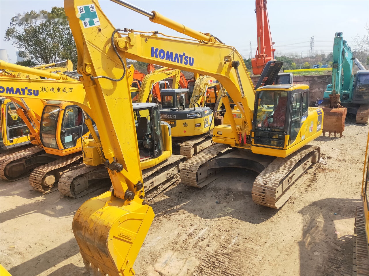 Komatsu PC200-7 - 履带式挖掘机:图2 Komatsu PC200-7 - 履带式挖掘机:图2
