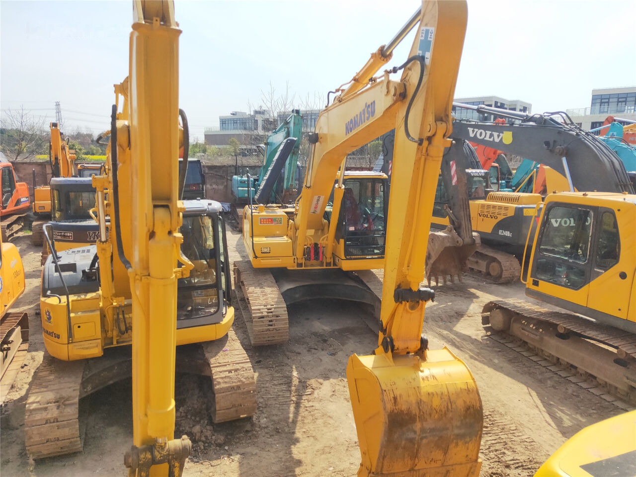 Komatsu PC200-7 - 履带式挖掘机:图3 Komatsu PC200-7 - 履带式挖掘机:图3
