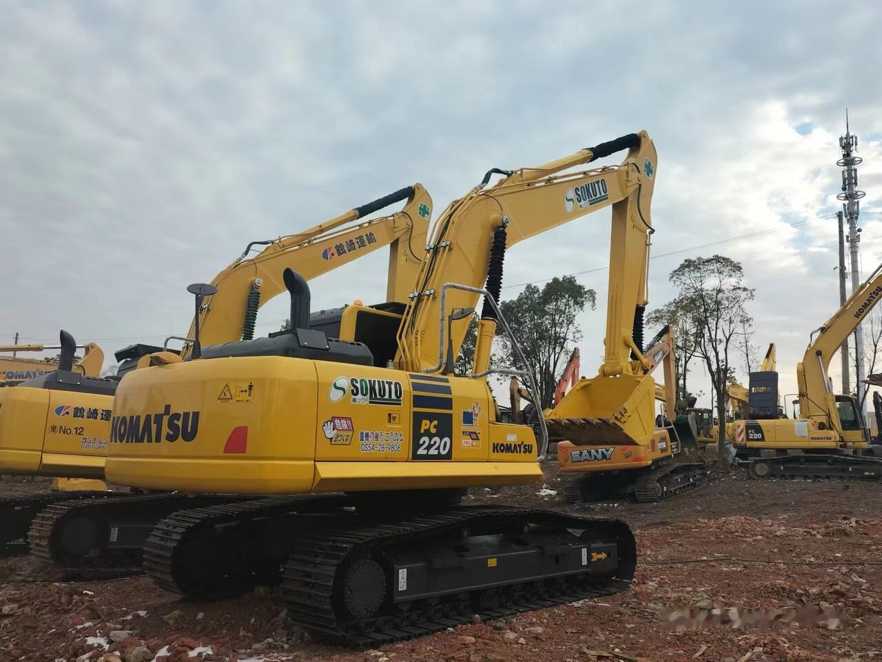 Komatsu PC220-8 - 履带式挖掘机:图2 Komatsu PC220-8 - 履带式挖掘机:图2