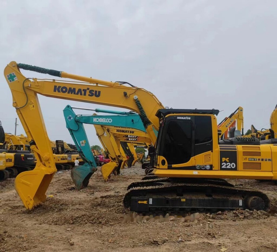 Komatsu PC220-8 - 履带式挖掘机:图3 Komatsu PC220-8 - 履带式挖掘机:图3