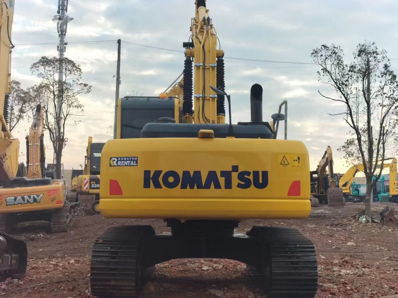 Komatsu PC220-8 - 履带式挖掘机:图3 Komatsu PC220-8 - 履带式挖掘机:图3