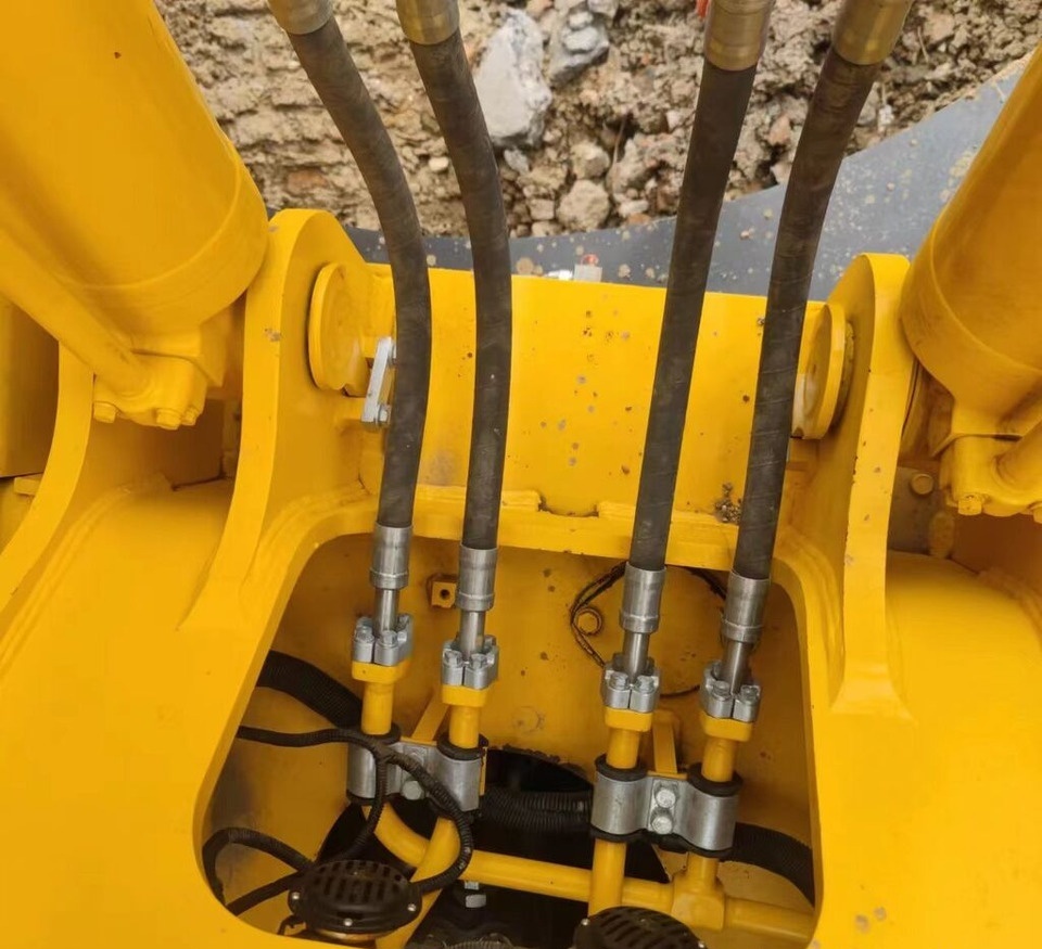 Komatsu PC220-8 - 履带式挖掘机:图4 Komatsu PC220-8 - 履带式挖掘机:图4