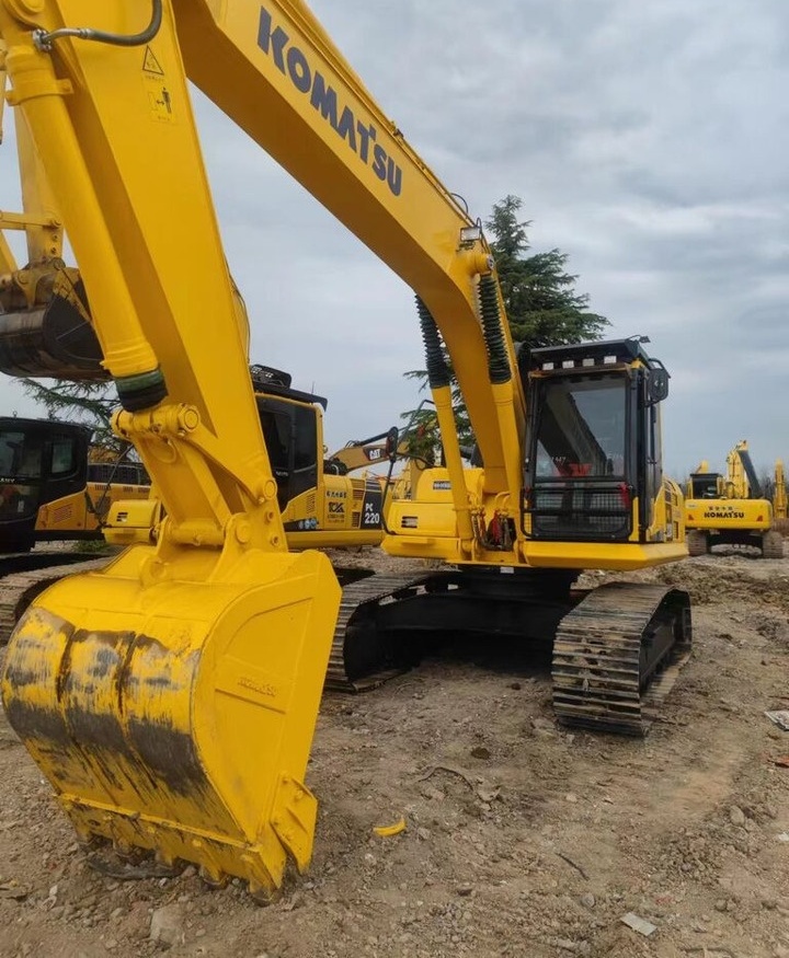 Komatsu PC220-8 - 履带式挖掘机:图1 Komatsu PC220-8 - 履带式挖掘机:图1