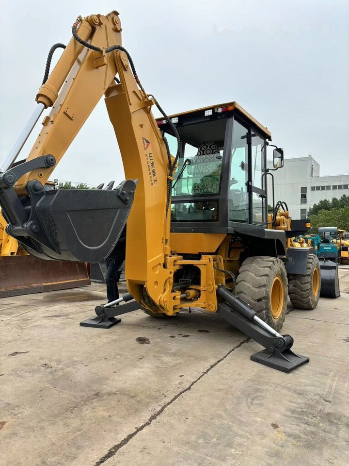 SDLG LGB680 - 反铲装载机:图4 SDLG LGB680 - 反铲装载机:图4