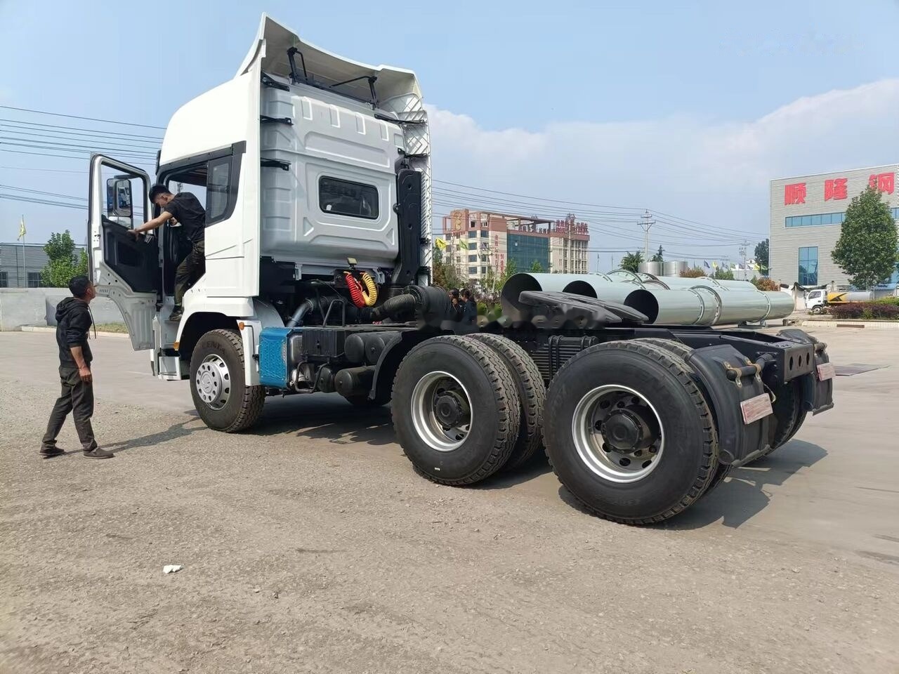 Shacman X3000 - 牵引车:图2 Shacman X3000 - 牵引车:图2