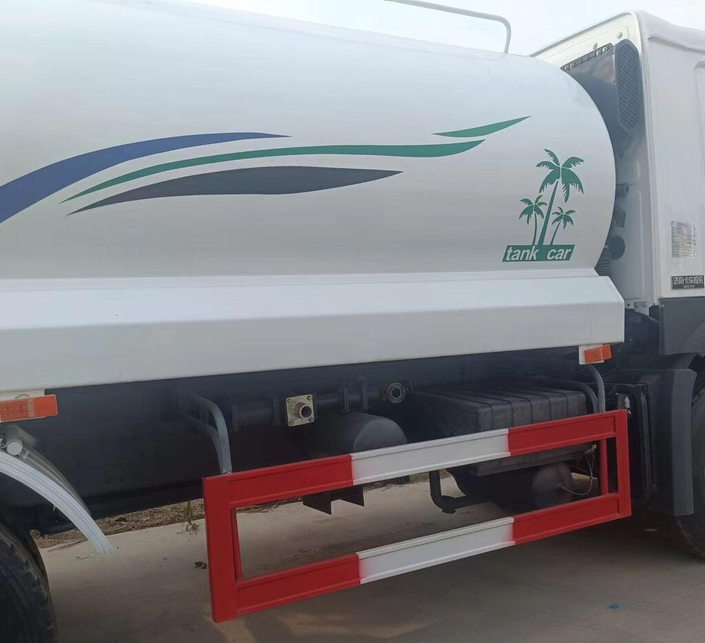 Sinotruk Howo 371 - 市政/ 专用车辆:图4 Sinotruk Howo 371 - 市政/ 专用车辆:图4