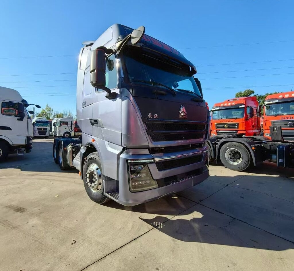 Sinotruk Howo T7H - 牵引车:图2 Sinotruk Howo T7H - 牵引车:图2