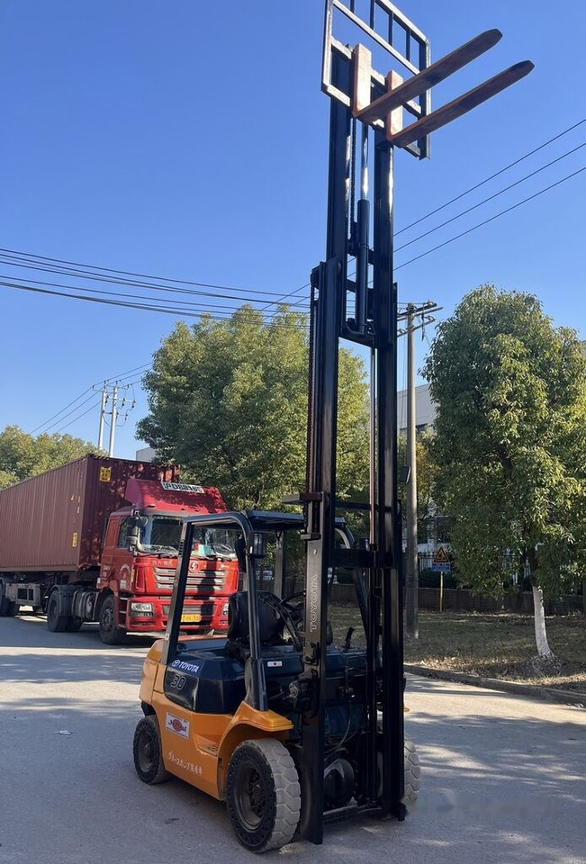 Toyota FD30 - 柴油叉车:图1 Toyota FD30 - 柴油叉车:图1