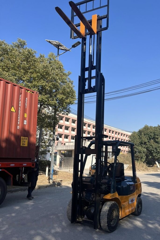 Toyota FD30 - 柴油叉车:图2 Toyota FD30 - 柴油叉车:图2