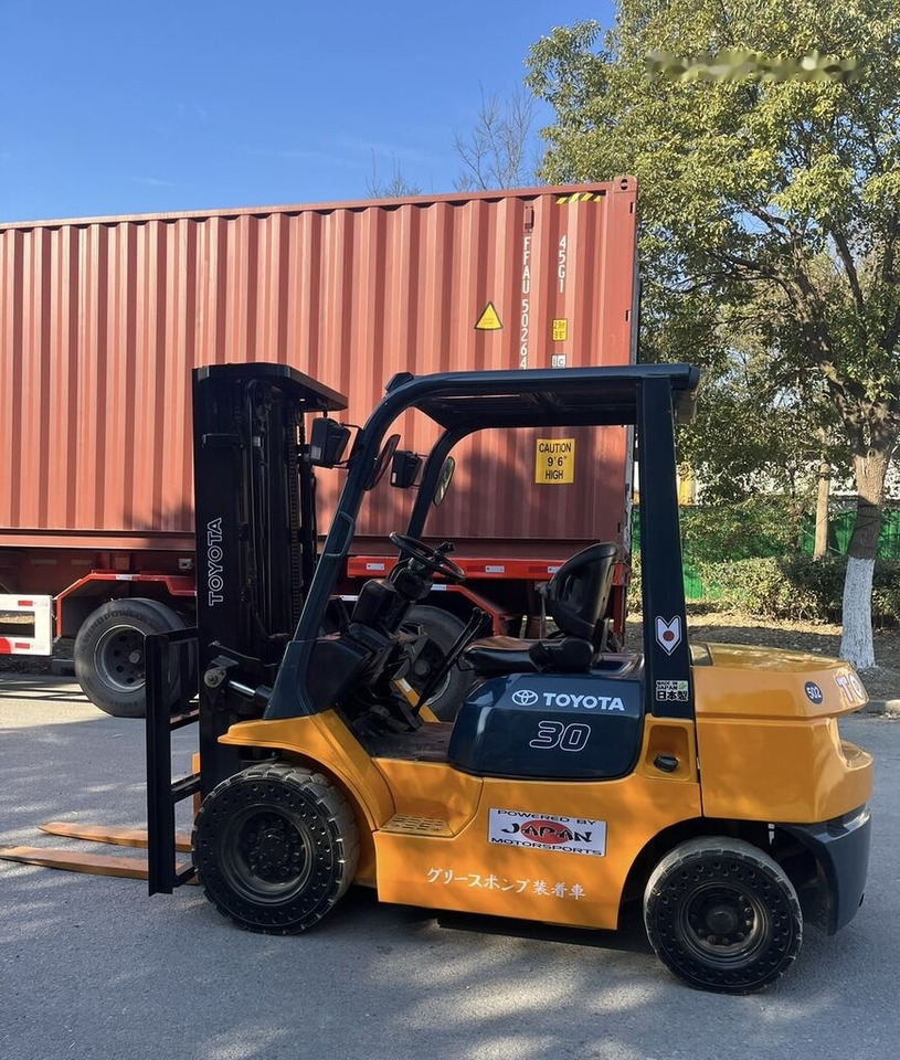 Toyota FD30 - 柴油叉车:图3 Toyota FD30 - 柴油叉车:图3