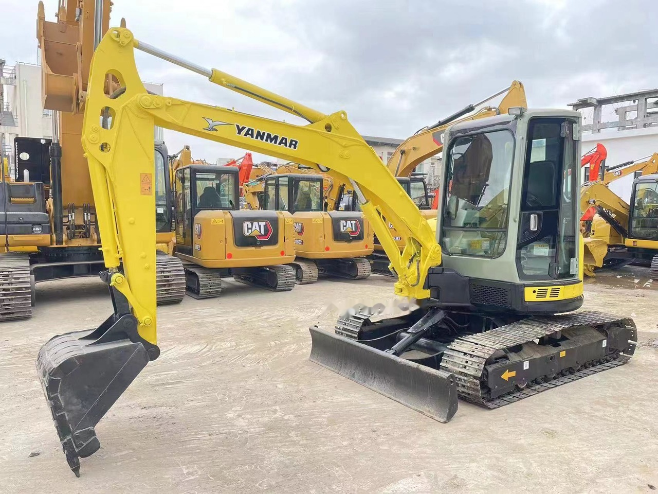 YANMAR VIO55 - 小型挖掘机:图1 YANMAR VIO55 - 小型挖掘机:图1