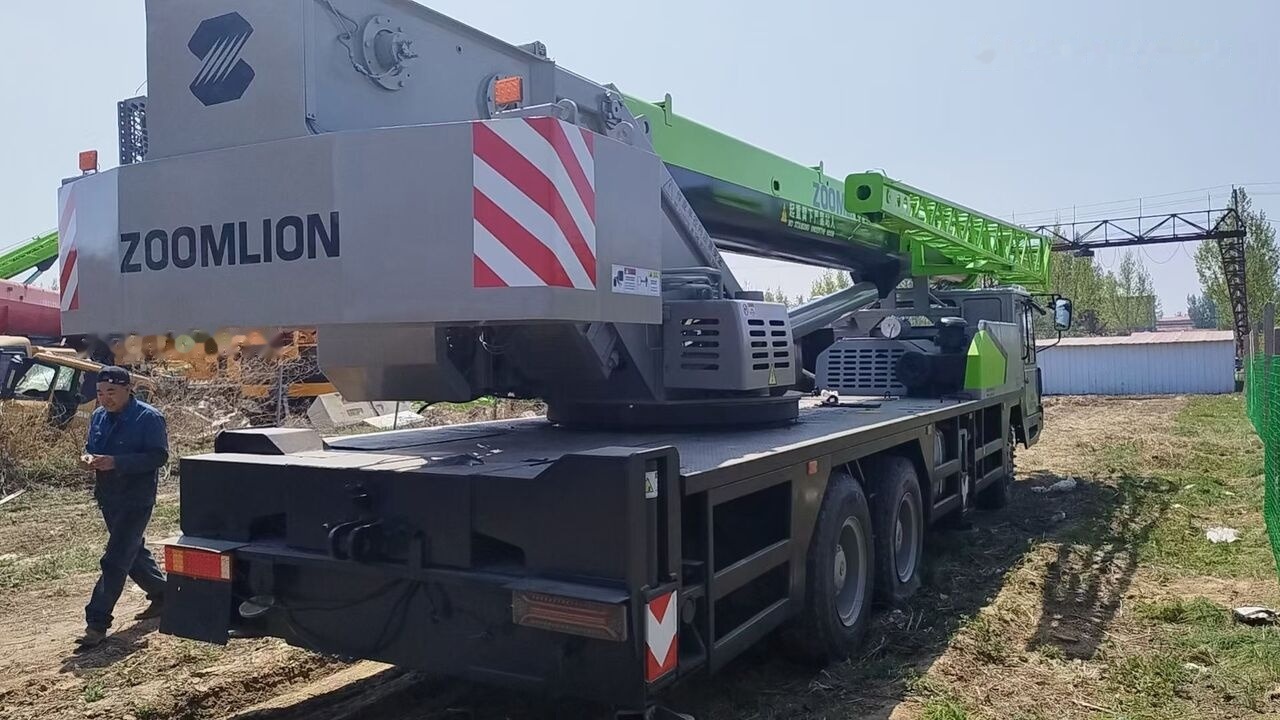 Zoomlion ZTC300V Crane - 移动式起重机:图5 Zoomlion ZTC300V Crane - 移动式起重机:图5