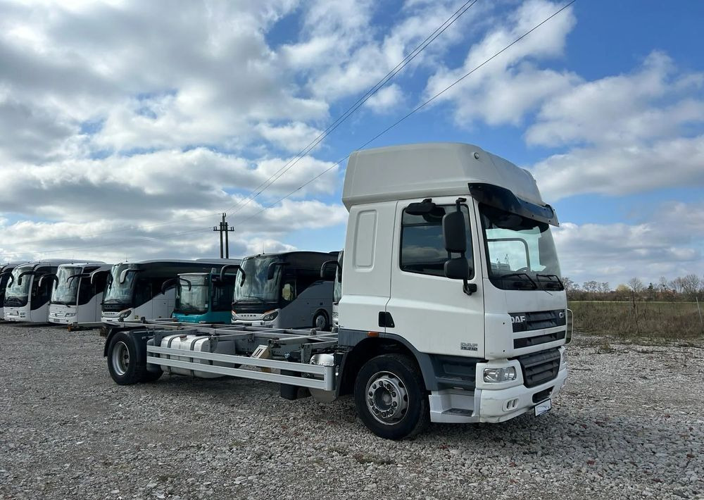 DAF CF75.310 - 驾驶室底盘卡车:图1 DAF CF75.310 - 驾驶室底盘卡车:图1