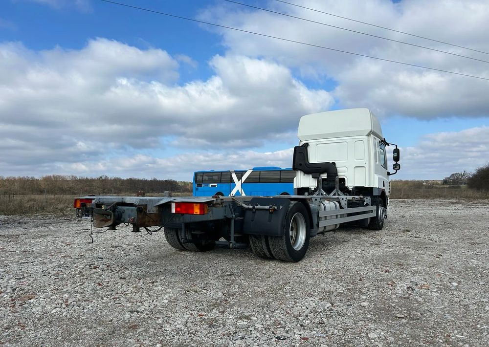 DAF CF75.310 - 驾驶室底盘卡车:图3 DAF CF75.310 - 驾驶室底盘卡车:图3