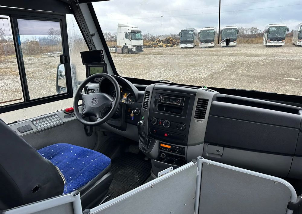 小型巴士, 小型客车 Mercedes-Benz Sprinter 516：图11