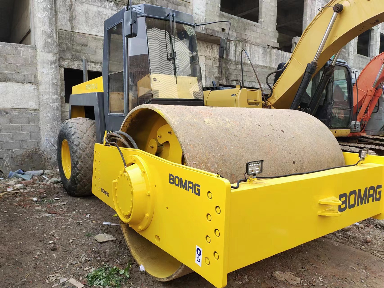 BOMAG BW217D-2 - 压实机:图1 BOMAG BW217D-2 - 压实机:图1