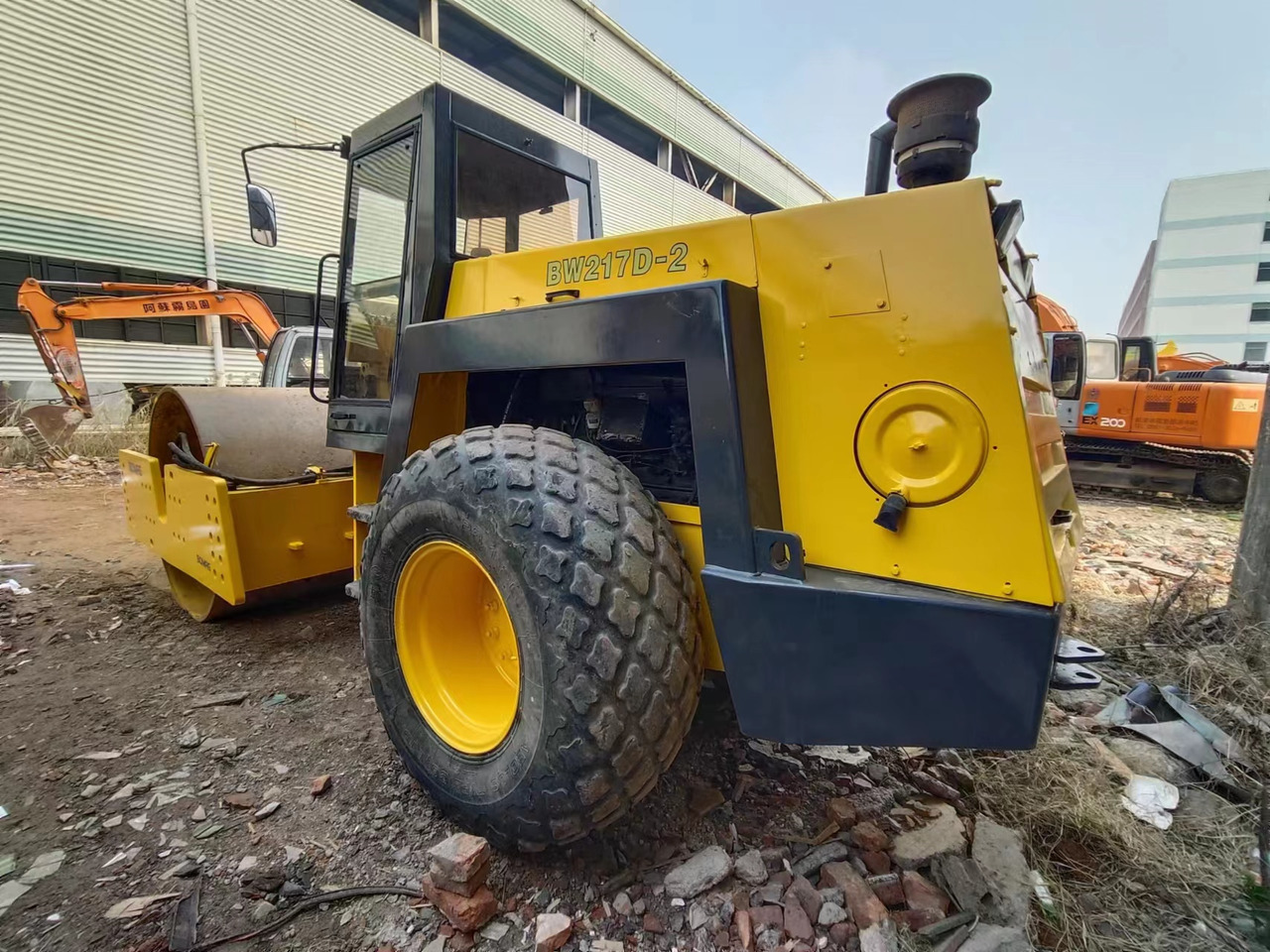 BOMAG BW217D-2 - 压实机:图2 BOMAG BW217D-2 - 压实机:图2
