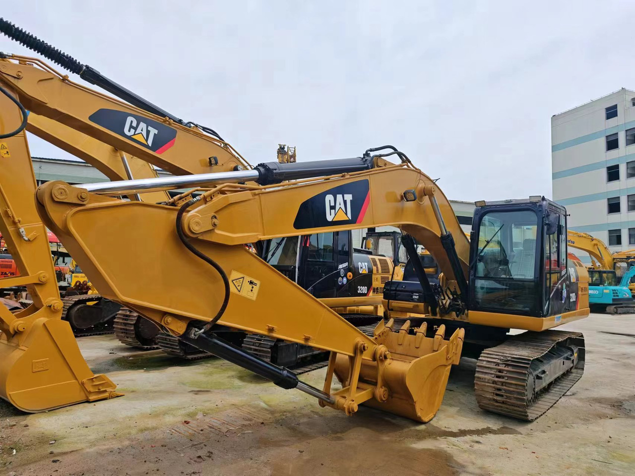 CAT 320D 320D2 320DL - 履带式挖掘机:图3 CAT 320D 320D2 320DL - 履带式挖掘机:图3