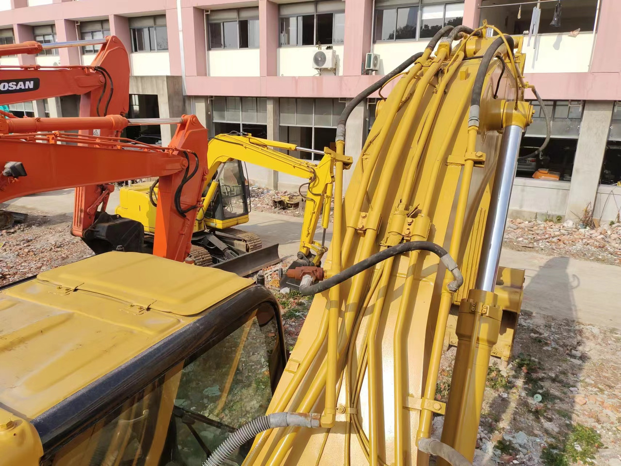 CAT 325CL - 履带式挖掘机:图3 CAT 325CL - 履带式挖掘机:图3