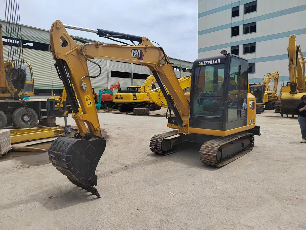 CAT CAT 305 CATERPILLAR 305.5E2 - 小型挖掘机:图1 CAT CAT 305 CATERPILLAR 305.5E2 - 小型挖掘机:图1