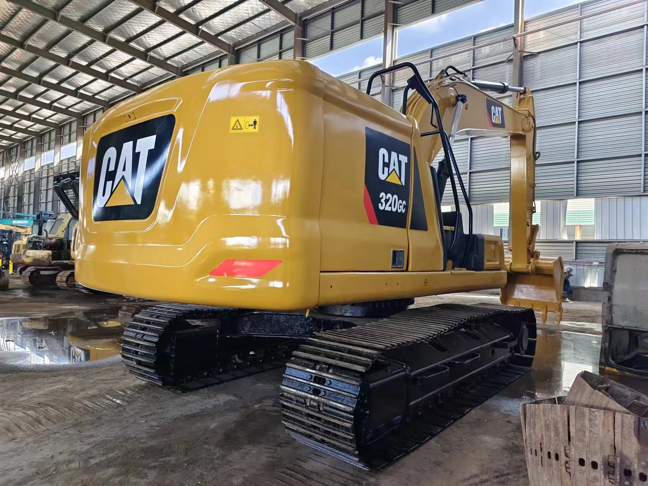 CATERPILLAR 320GC CAT 320 - 履带式挖掘机:图1 CATERPILLAR 320GC CAT 320 - 履带式挖掘机:图1
