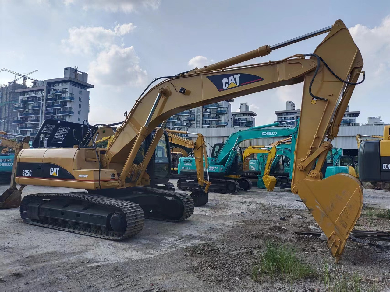 CATERPILLAR 325C - 履带式挖掘机:图1 CATERPILLAR 325C - 履带式挖掘机:图1